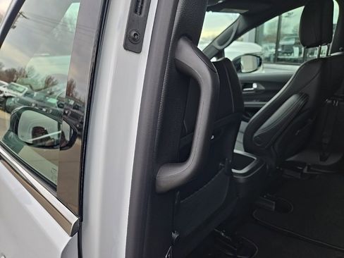 New 2026 Chrysler Pacifica Select image 94