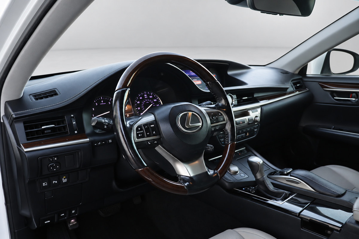 Used 2017 Lexus ES 350 w/ Navigation System Package FWD image 26