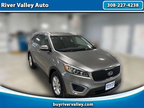 Used 2017 Kia Sorento FWD w/ LX Convenience Package image 1