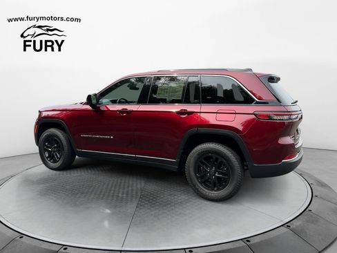 Used 2025 Jeep Grand Cherokee Laredo w/ Luxury Tech Group I AWD/4WD image 6