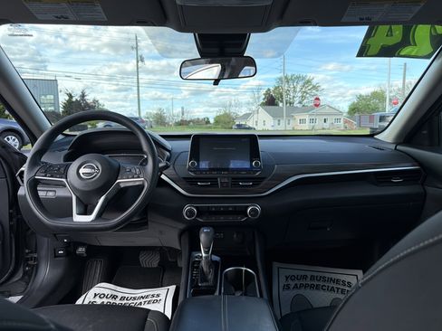 Used 2024 Nissan Altima 2.5 SV FWD image 13