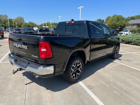 Used 2025 RAM 1500 Laramie AWD/4WD image 3
