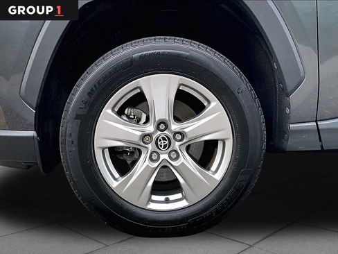 Used 2022 Toyota RAV4 XLE w/ XLE Grade Weather Package AWD/4WD image 11
