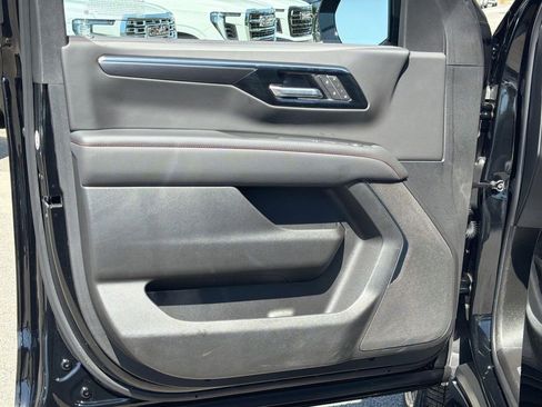 Used 2026 Chevrolet Suburban RST RWD image 18
