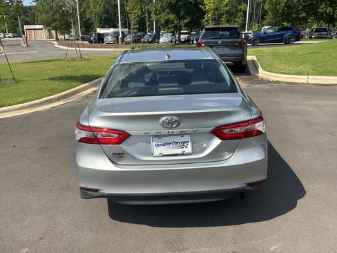 Used 2020 Toyota Camry LE FWD image 9