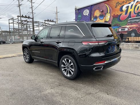 Used 2023 Jeep Grand Cherokee Overland image 3