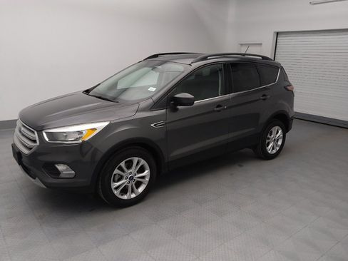 Used 2018 Ford Escape SE w/ SE Sync 3 Package image 2