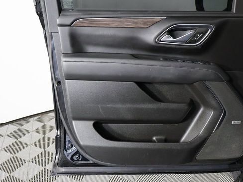 Used 2023 Chevrolet Suburban LT w/ LT Signature Package RWD image 11