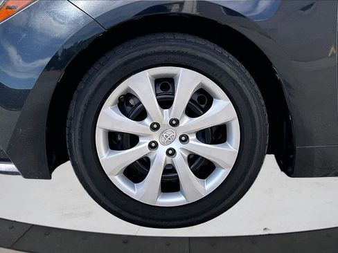 Used 2020 Toyota Corolla LE image 30