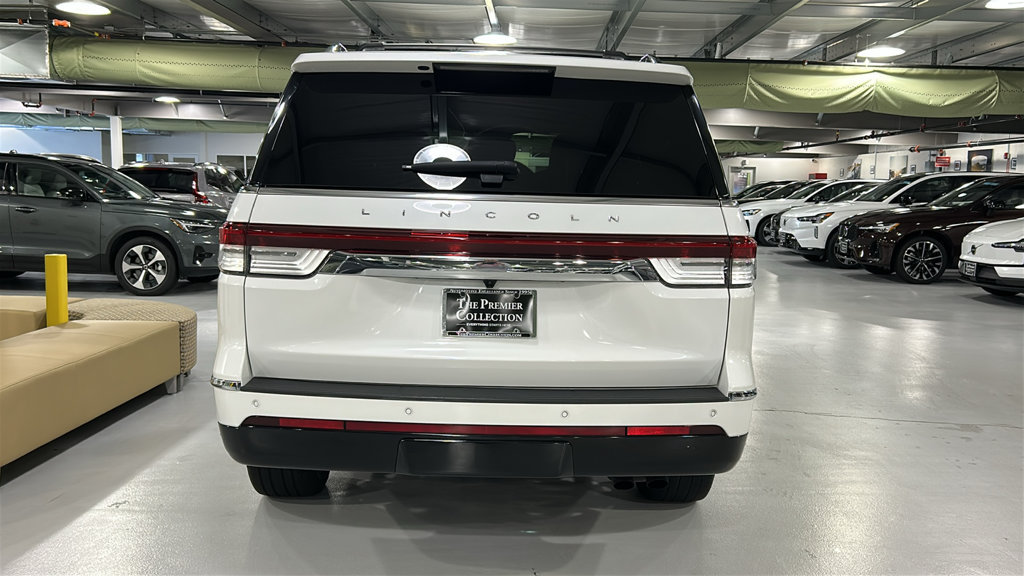 Used 2023 Lincoln Navigator Reserve AWD/4WD image 5