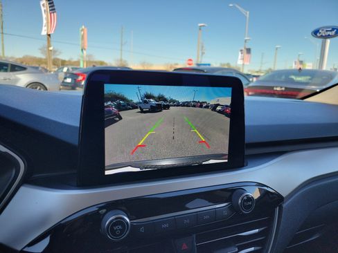 Used 2020 Ford Escape SE image 18