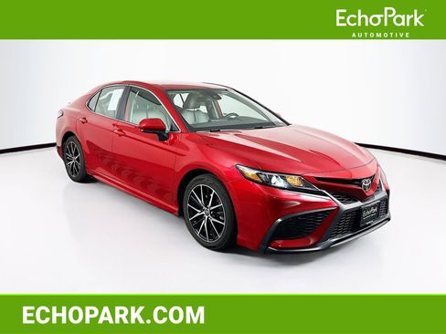 Used 2021 Toyota Camry SE FWD image 1