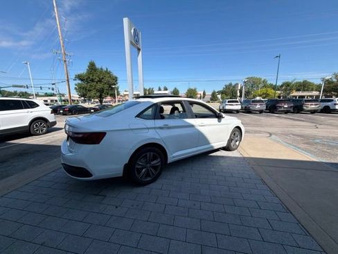 Certified 2024 Volkswagen Jetta SE w/ Panoramic Sunroof Package FWD image 15