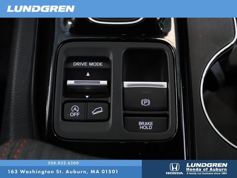 Used 2025 Honda Pilot Sport image 28