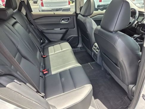 Used 2021 Nissan Rogue SV w/ Premium Package FWD image 16