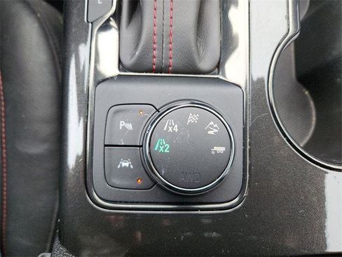 Used 2019 Chevrolet Blazer RS image 26