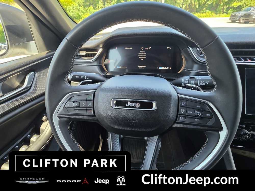 Used 2024 Jeep Grand Cherokee Laredo AWD/4WD image 21