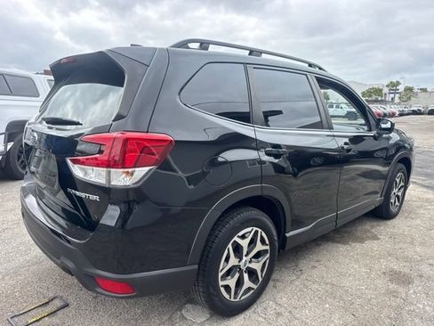 Used 2023 Subaru Forester Premium AWD/4WD image 5
