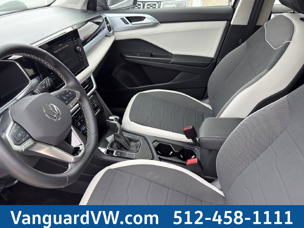 Used 2025 Volkswagen Taos SE FWD image 13