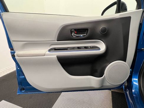 Used 2013 Toyota Prius C Three image 7