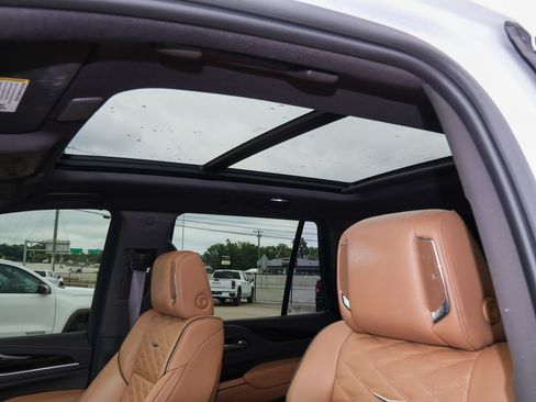 Used 2023 Cadillac Escalade Premium Luxury w/ LPO, Radiant Package AWD/4WD image 10