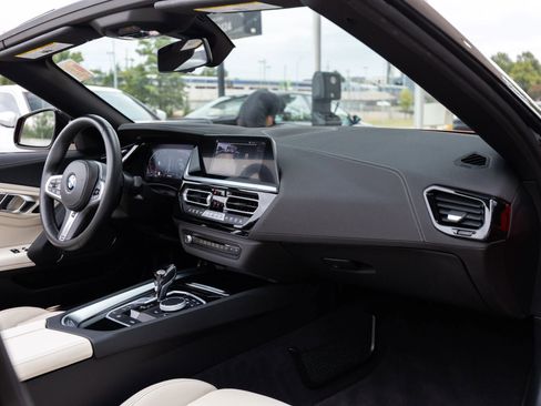 Used 2022 BMW Z4 sDrive30i w/ M Sport Package image 26