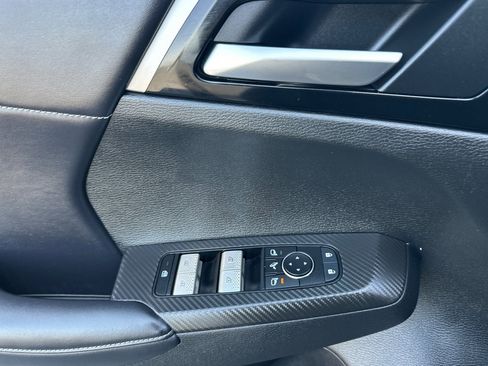 Used 2024 Mitsubishi Outlander SE image 12