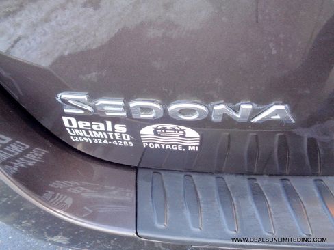 Used 2017 Kia Sedona EX image 5