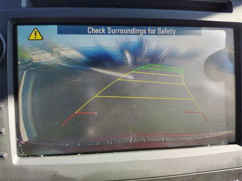 Used 2017 Chevrolet Traverse LT w/ Style and Technology Package image 3