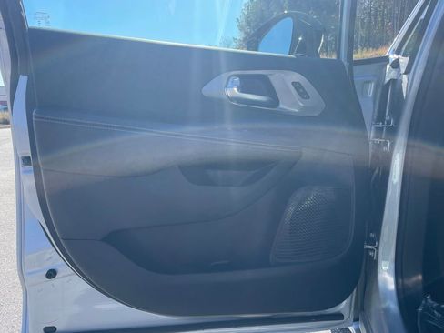 New 2026 Chrysler Pacifica Select image 10