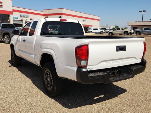 Used 2022 Toyota Tacoma SR RWD image 3