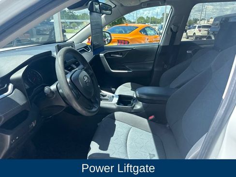 Used 2020 Toyota RAV4 XLE w/ Convenience Package FWD image 11