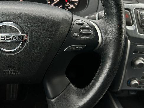 Used 2020 Nissan Pathfinder SL AWD/4WD image 18
