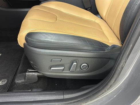 Used 2023 Hyundai Santa Fe Calligraphy image 24