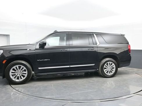 Used 2023 GMC Yukon XL SLT w/ Max Trailering Package AWD/4WD image 11