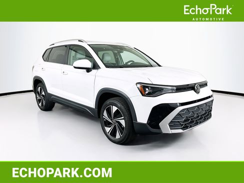 Used 2025 Volkswagen Taos SE w/ Panoramic Sunroof Package AWD/4WD image 1