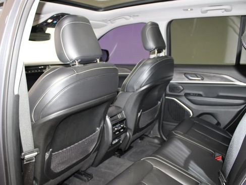 Used 2022 Jeep Grand Cherokee Limited AWD/4WD image 25