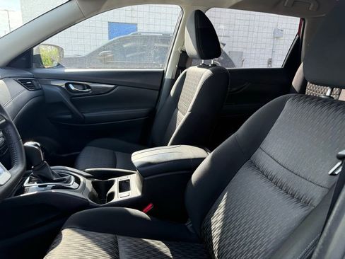 Used 2017 Nissan Rogue SV image 8