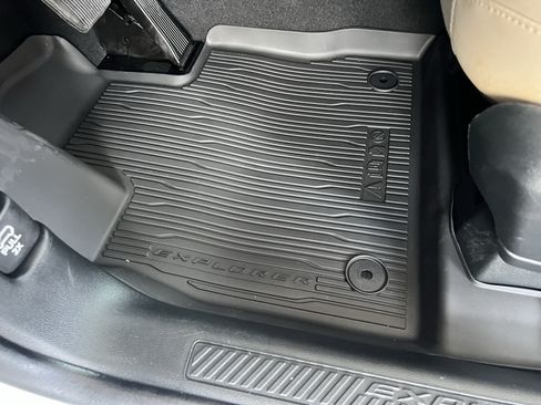 Used 2023 Ford Explorer XLT w/ Equipment Group 202A AWD/4WD image 19
