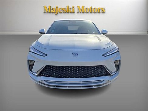 Used 2024 Buick Envista Avenir image 2