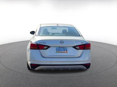 Used 2024 Nissan Altima 2.5 SV FWD image 12