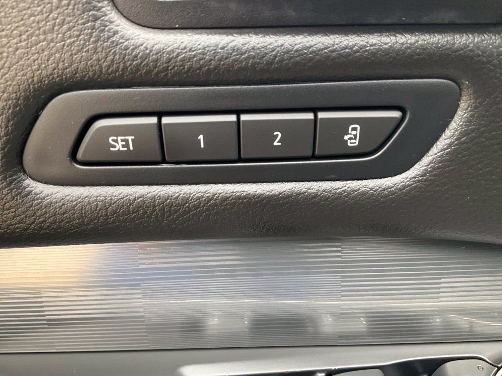 Used 2025 Cadillac XT4 Premium Luxury FWD image 7