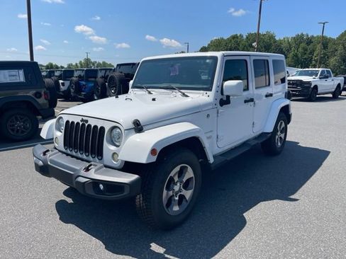 Used 2017 Jeep Wrangler Unlimited Sahara w/ Connectivity Group AWD/4WD image 1