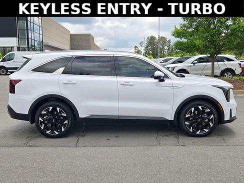 Used 2025 Kia Sorento EX w/ Panoramic Sunroof Package FWD image 8