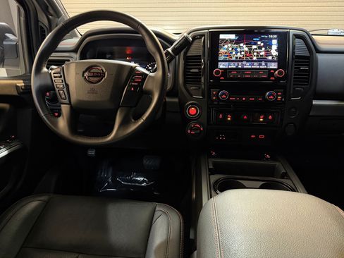 Used 2024 Nissan Titan PRO-4X w/ Pro-4x Convenience Package AWD/4WD image 4