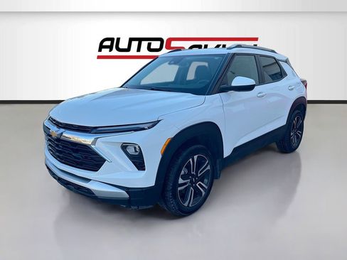 Used 2024 Chevrolet TrailBlazer LT w/ Convenience Package AWD/4WD image 3
