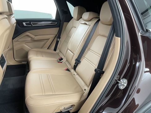 Used 2019 Porsche Cayenne image 34