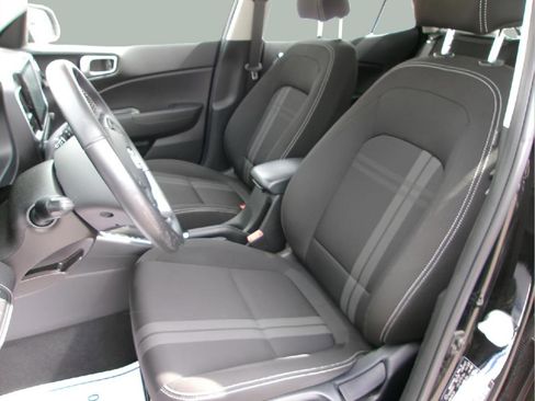 Used 2024 Hyundai Venue SEL image 14