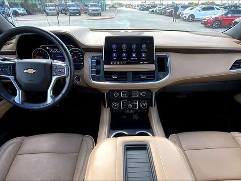 Used 2021 Chevrolet Tahoe Premier w/ Premium Package image 15