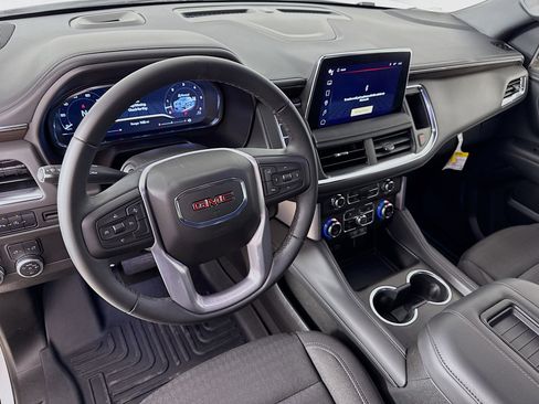 Used 2024 GMC Yukon XL SLE image 9